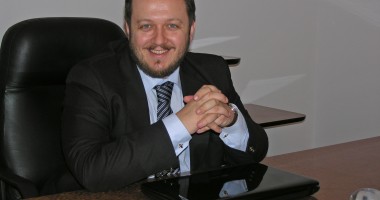 Stire din Politică-Administrație : Adrian Papahagi a demisionat din PMP din cauza Elenei Udrea