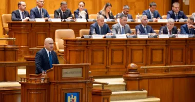 Stire din Politică-Administrație : Ofițerul de presă implicat în incidentul de la Parlament, penalizat cu reducerea salariului