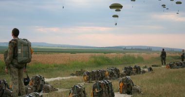 Elita Armatei României. Zi specială pentru PARAȘUTIȘTII MILITARI / Galerie Foto - 4