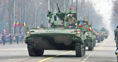 Stire din Eveniment : Peste 2000 de militari, 200 de vehicule și 35 de aeronave participă la Parada de Ziua Națională
