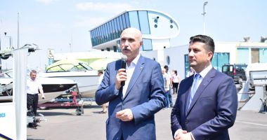 Stire din Economie : Parada ambarcațiunilor și mașinilor de lux, la Tomis Yacht