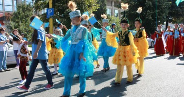 Paradă fastuoasă a costumelor tradiționale tătărești - 3