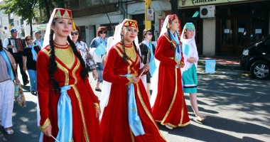 Paradă fastuoasă a costumelor tradiționale tătărești - 5