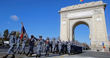 Parada militară de Ziua Naţională a României a început la Arcul de Triumf