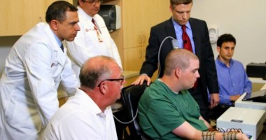 Stire din Sănătate : Miracol medical. Un pacient paralizat își mișcă mâna cu ajutorul gândului