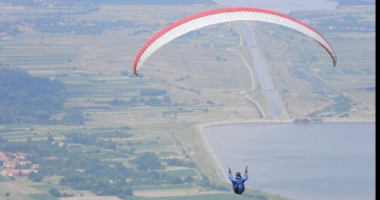 Parapantă prăbușită / Pilotul, în stare gravă, pasagerul - mort