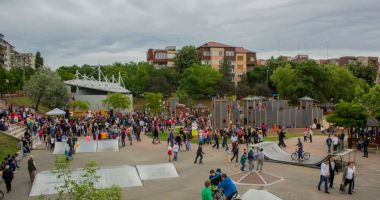Stire din Eveniment : Clipe de coșmar pentru un băiețel de opt ani. A fost atacat în toaleta publică din Orășelul Copiilor