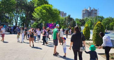 FOTO. Parcul de la Gară, inaugurat într-o atmosferă de basm: mascote, surprize, veselie, copii fericiți - 8