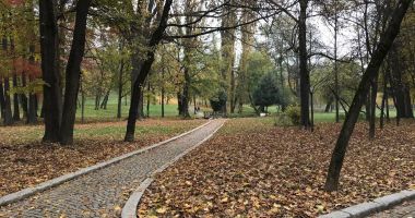 Stire din Eveniment : O femeie a fost jefuită într-un parc de doi tineri. Unul dintre atacatori are doar 13 ani