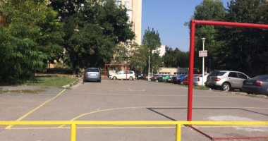 "PARCHEZ CA UN BOU", PE TERENUL DE JOACĂ AL COPIILOR