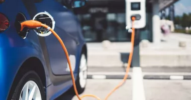 Stire din Social : Schimbări importante în Capitală. Parcarea gratuită pentru electrice și hibride, eliminată