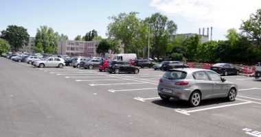Stire din Social : Veste bună pentru şoferi. Parcarea este gratuită în staţiunea Mamaia