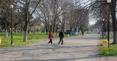 Prin parcurile Constanței, cu scaunul de-acasă? - 4