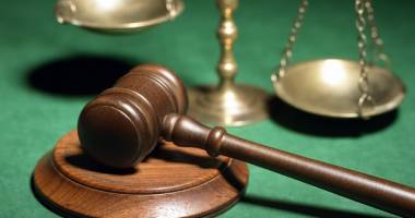 Stire din Eveniment : O eventuală răspundere penală a băncilor ar fi posibilă? Opinii