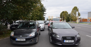 Când nesimțirea încalcă legea / Un întreg bulevard, transformat în loc de parcare - 5