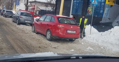 GALERIE FOTO / "Parchez ca un Bou", ediția de iarnă. Autobuze blocate, parcări pe trecerea de pieton și alte "minunății" - 4