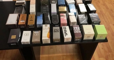 Stire din Eveniment : Zeci de parfumuri contrafăcute, vândute de un bărbat la Mangalia