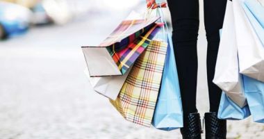 Stire din Eveniment : Parfumuri și cămăși, furate dintr-un centru comercial