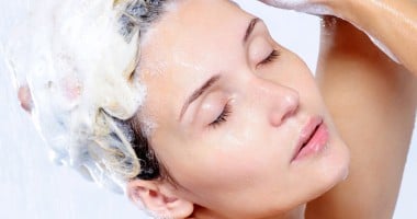 Stire din Sănătate : Remedii naturiste pentru părul gras