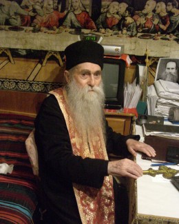 Stire din Cultură-Educație : Părintele arhimandrit Arsenie Papacioc a trecut la Domnul