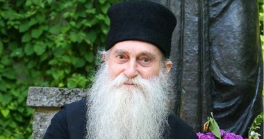 Stire din Cultură-Educație : In Memoriam părintele Arsenie Papacioc