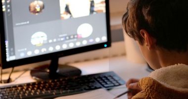 Stire din Actualitate : Zile libere pentru părinți: Formularul cererii și al declarației pe propria răspundere - Documente de descărcat