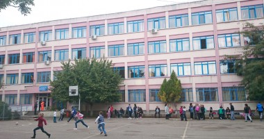 Stire din Cultură-Educație : Părinții au început să se plângă de problemele din școli