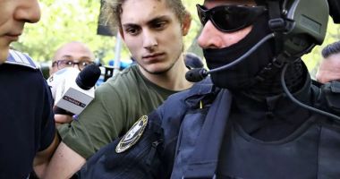 Stire din Eveniment : Părinții victimelor lui Vlad Pascu cer ca tânărul să fie acuzat de omor: "Nu ne va alina durerea, dar să nu scape nepedepsit”