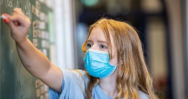 Stire din Cultură-Educație : Părinţii, invitaţi să îşi exprime părerea despre modificarea anului şcolar