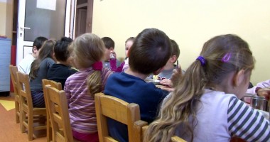 Stire din Cultură-Educație : Educatoare reclamată de părinți: "A bătut un copil cu handicap!"