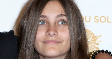 Stire din Monden : Fiica lui Michael Jackson se ia de "pițipoance": "Dragelor, când vă luați fața de rață..."