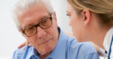 Stire din Sănătate : Bolnavii de Parkinson luptă împotriva bolii