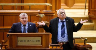 Stire din Politică-Administrație : Schimb de jigniri în Parlament