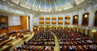 Stire din Politică-Administrație : Parlamentul se reunește, astăzi, în sesiune extraordinară