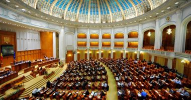 Stire din Politică-Administrație : Parlamentul României își suspendă activitatea pentru o săptămână