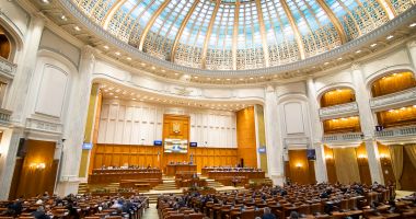 Stire din Politică-Administrație : Deputații au adoptat moțiunea simplă împotriva ministrului Sănătății