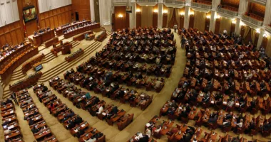 Stire din Politică-Administrație : Parlamentul reduce cu 10% banii pentru birourile parlamentarilor