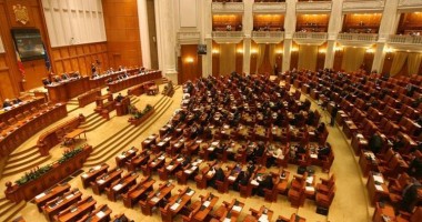 Stire din Politică-Administrație : Senatul și Camera Deputaților, convocate luni în prima sesiune ordinară a anului