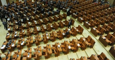 Stire din Politică-Administrație : Curtea Constituțională dezbate în 27 februarie sesizarea privind Statutul parlamentarilor
