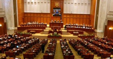 Stire din Politică-Administrație : Continuă negocierile pentru repartizarea funcțiilor în Birourile Permanente ale Senatului și Camerei Deputaților
