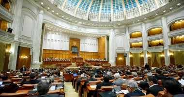 Stire din Politică-Administrație : Moțiunea simplă depusă de PP-DD și susținută de PDL a fost respinsă de plenul Camerei Deputaților