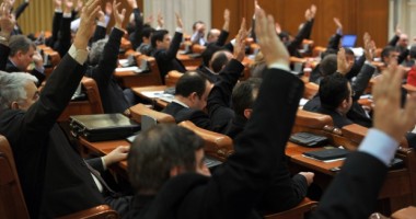 Stire din Politică-Administrație : Parlamentarii rămân fără bani pentru micul dejun