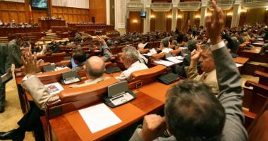 Stire din Politică-Administrație : Legea pensiilor pentru parlamentari, retrimisă la comisii
