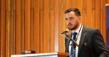 Stire din Politică-Administrație : Parlamentarii AUR încetează greva și revin la ședințele de plen și în comisii