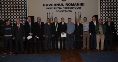 Stire din Politică-Administrație : Parlamentarii constănțeni, cu patalama la mână