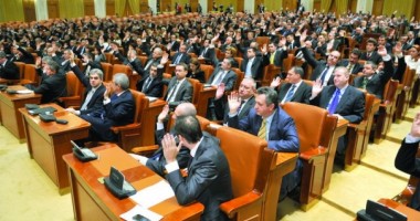 Stire din Politică-Administrație : Cu cât a crescut bugetul Camerei Deputaților pentru anul viitor