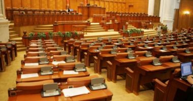Stire din Politică-Administrație : Parlamentul votează online decretul președintelui de prelungire a stării de urgență