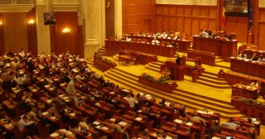 Stire din Politică-Administrație : Parlament: Legea pensiilor speciale, retrimisă la comisie