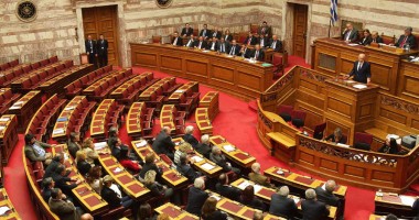 Stire din Actualitate : Parlamentul grec  a adoptat proiectul  de buget pentru 2014