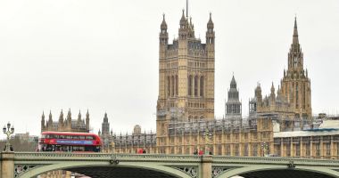 Stire din Actualitate : Parlamentul britanic s-a închis pentru cel puțin patru săptămâni